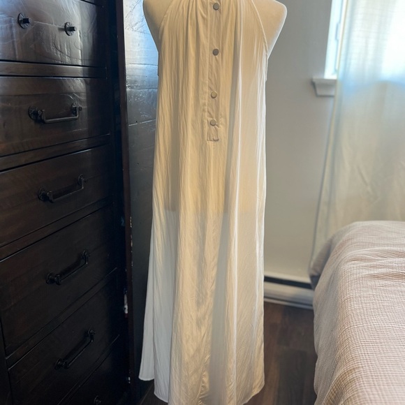 Elegant White Halter Maxi Dress - Picture 4 of 4